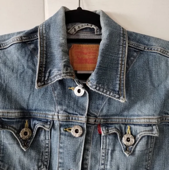 Levi's Blue Denim Vest Women's SZ Medium Cropped Y2K Classic Streetwear Casual - Picture 2 of 12